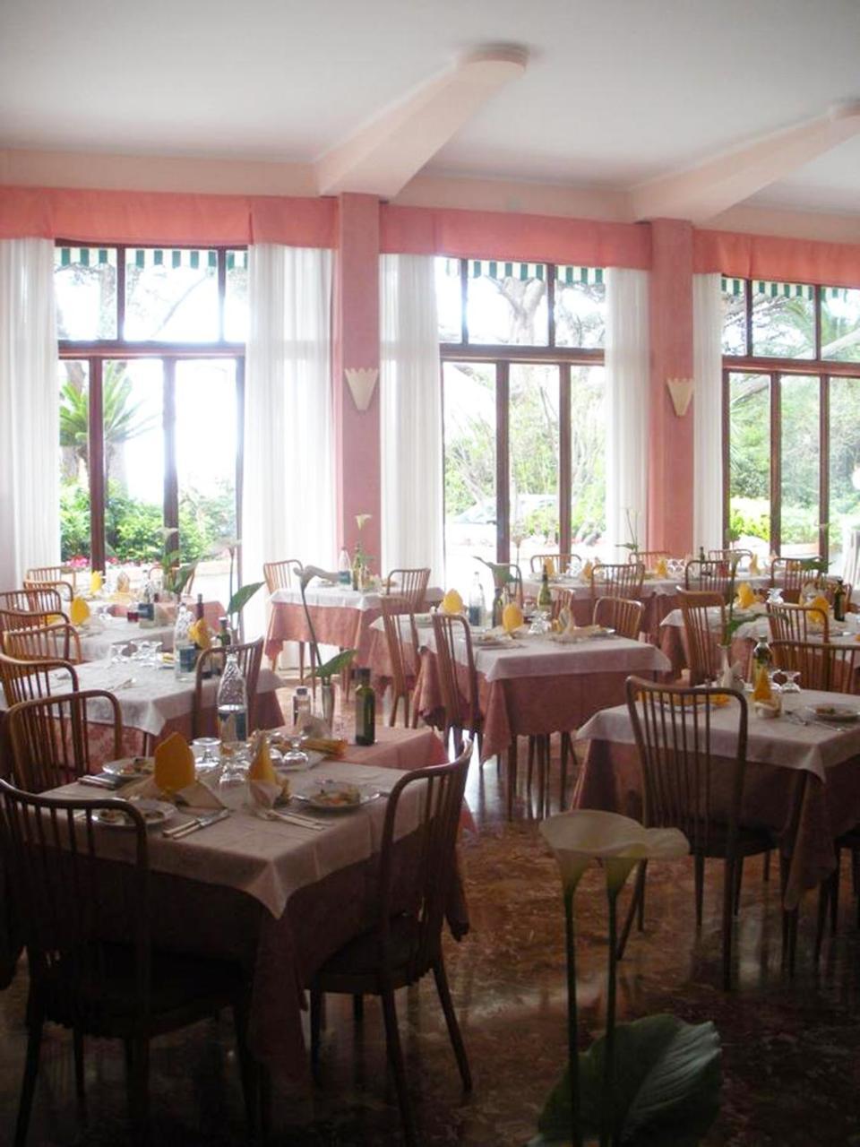 Esperia Hotel 3*